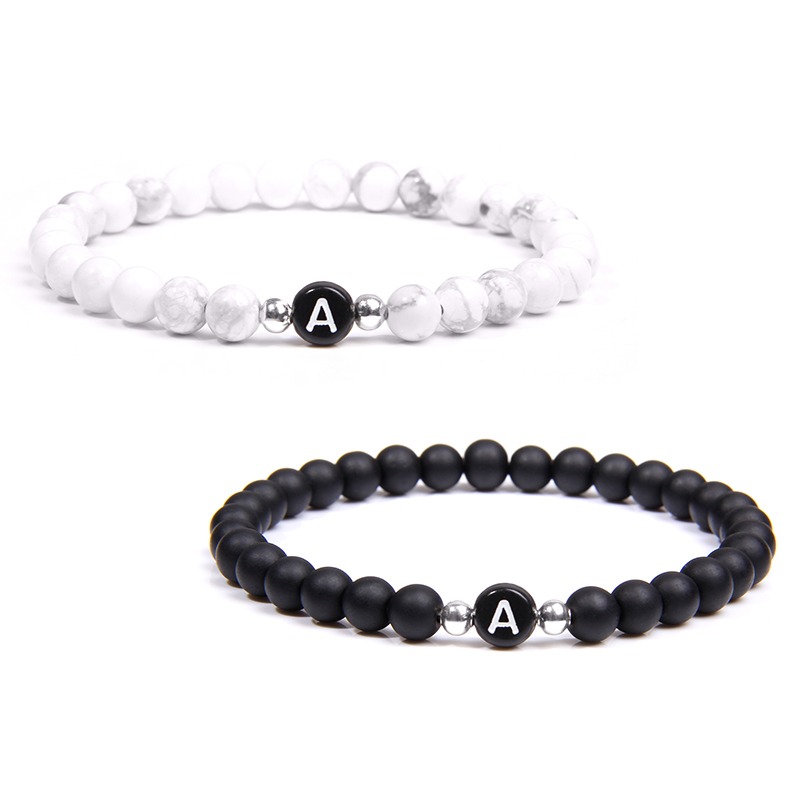Deux bracelets couple à perles initiale